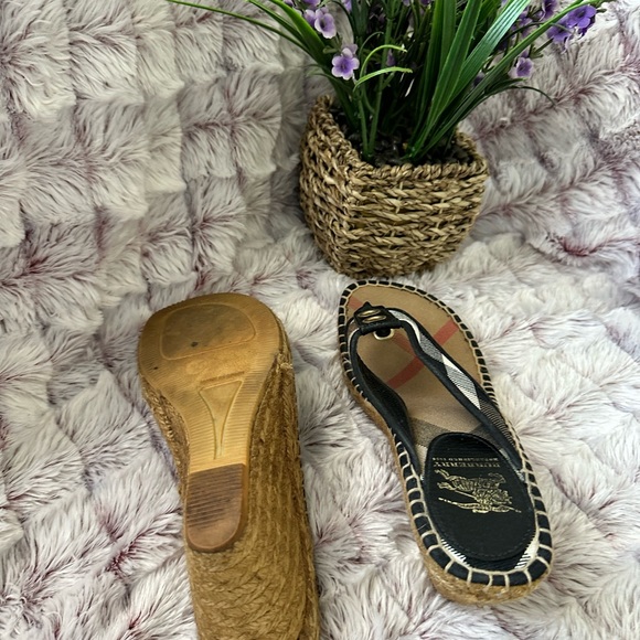 AUTHENTIC BURBERRY SANDALS price for one item only $200for both - Picture 4 of 11